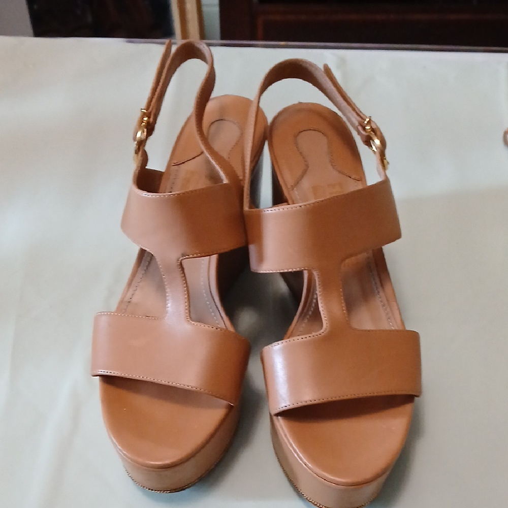👡 Ferragamo Tan Leather Wedge Sandals w/ Chain Detail & Gold Buckles | Size 8